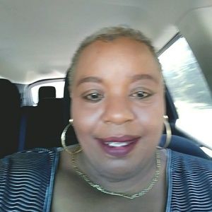 Meet your Posher, Delphine